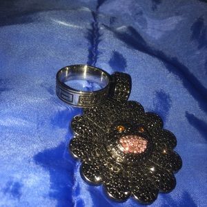 Murakami flower spinning pendant with bonus ring